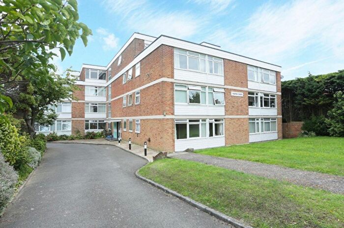 1 Bedroom Flat To Rent In Dumpton Park Drive, Broadstairs, Kent, CT10