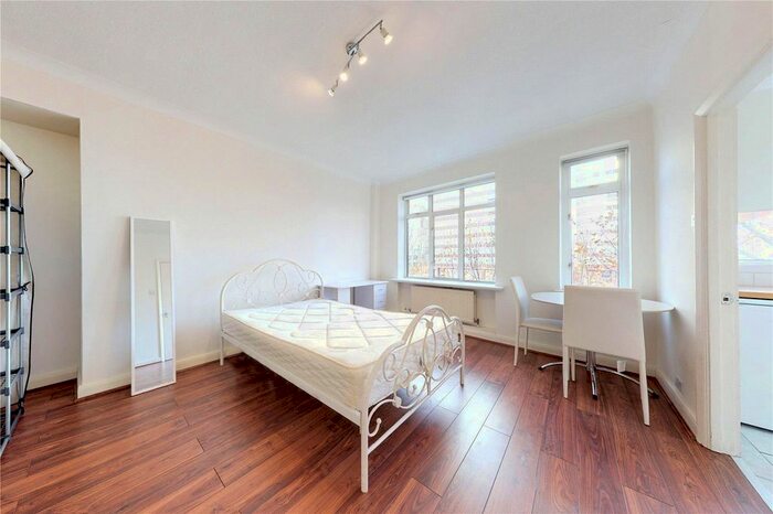 Studio To Rent In Warren Court, Euston Road, London, NW1