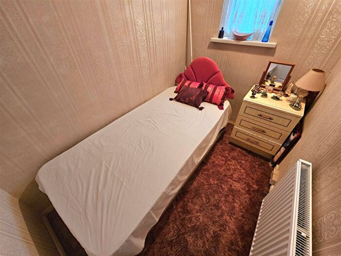 3 Bedroom End Of Terrace House For Sale In Glencroft Road, Solihull, B92