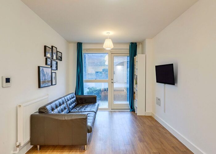2 Bedroom Flat For Sale In Adenmore Road, Catford, SE6