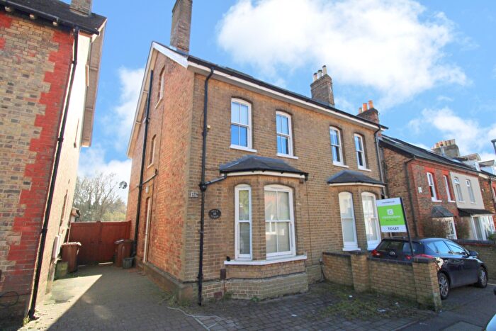 4 Bedroom Semi-Detached House To Rent In Reigate, Surrey, RH2