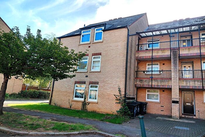 2 Bedroom Flat To Rent In Haltside, AL10