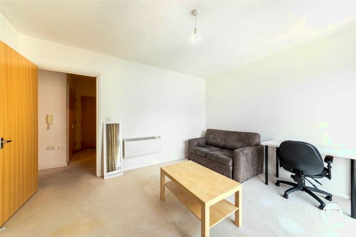 1 Bedroom Flat To Rent In Hobart House, Wandsworth Road, London, SW8