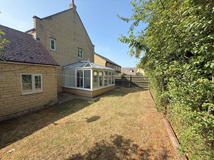 4 Bedroom Property To Rent In Barrington Close, Witney, OX28