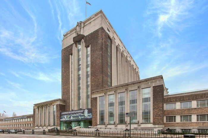 1 Bedroom Flat To Rent In Great West Road, Brentford, TW8