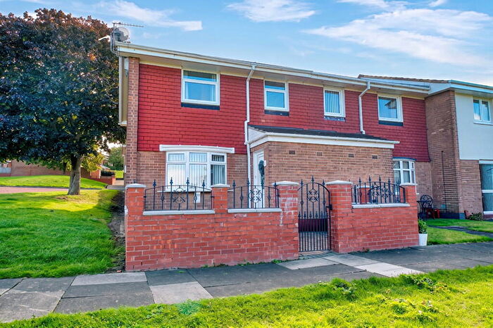 3 Bedroom End Of Terrace House For Sale In Marian Court, Gateshead, NE8