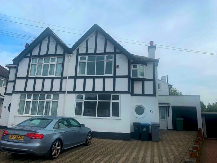 5 Bedroom House To Rent In Valley Drive, NW9