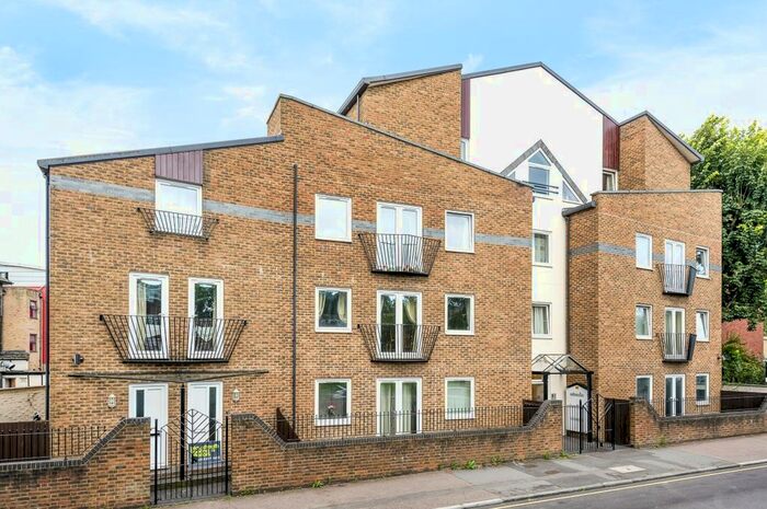 2 Bedroom Flat To Rent In Dacre Park, London, SE13