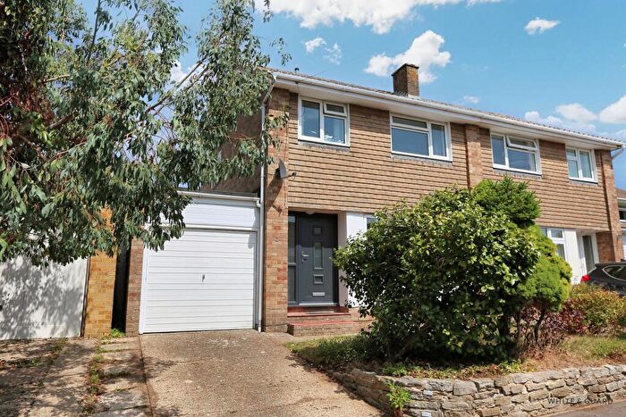 3 Bedroom Semi-Detached House For Sale In Latham Close, Fair Oak, SO50