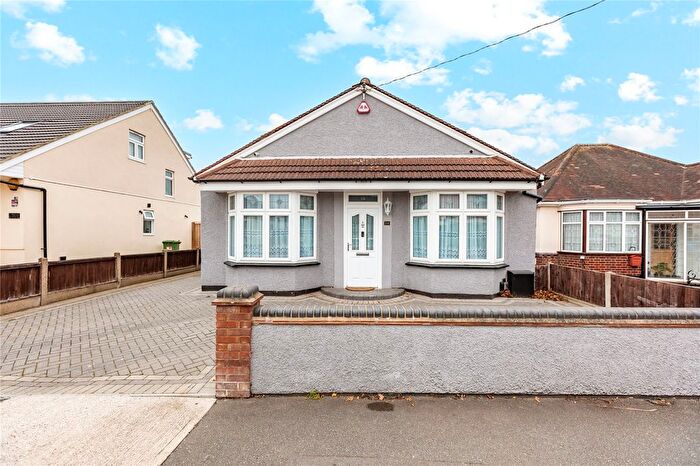 3 Bedroom Detached Bungalow For Sale In Fairview Avenue, Rainham, RM13