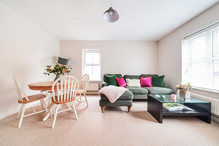 1 Bedroom Flat For Sale In Franklin Court, Wormley, Godalming, GU8