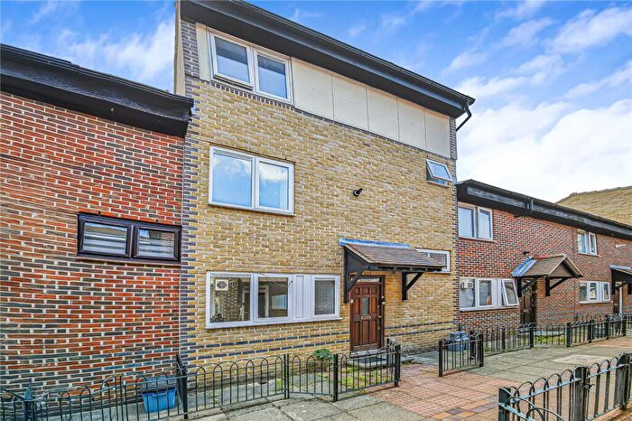5 Bedroom Terraced House For Sale In Tiptree Crescent, Clayhall, IG5