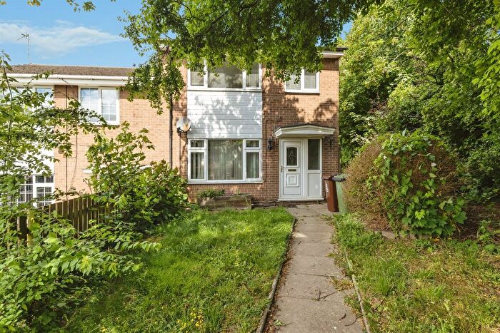 2 Bedroom Semi-Detached House For Sale In Hillside Mount, Pontefract, WF8