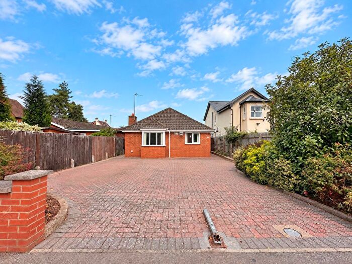 2 Bedroom Detached Bungalow For Sale In Collingwood Road, Northampton, NN1