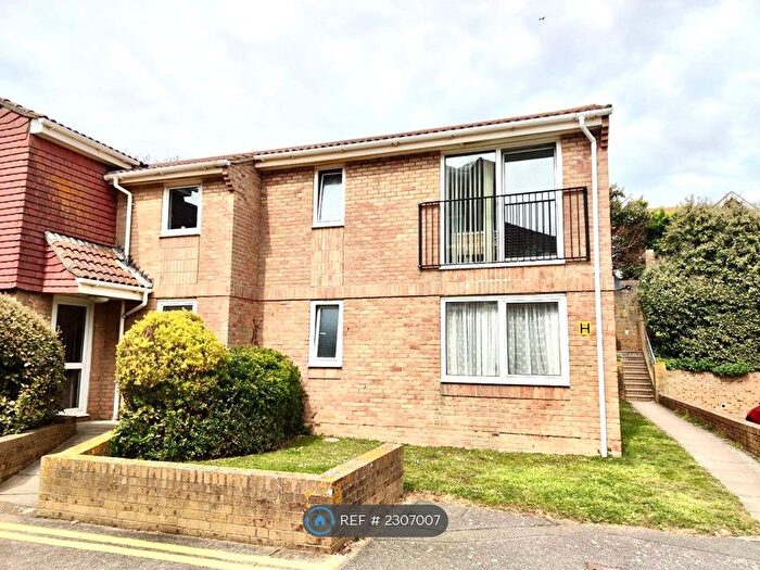 2 Bedroom Flat To Rent In Claremont Road, Seaford, BN25