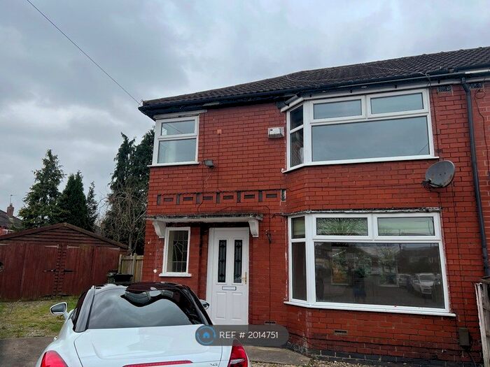 3 Bedroom Semi-Detached House To Rent In Hartland Avenue, Urmston, Manchester, M41