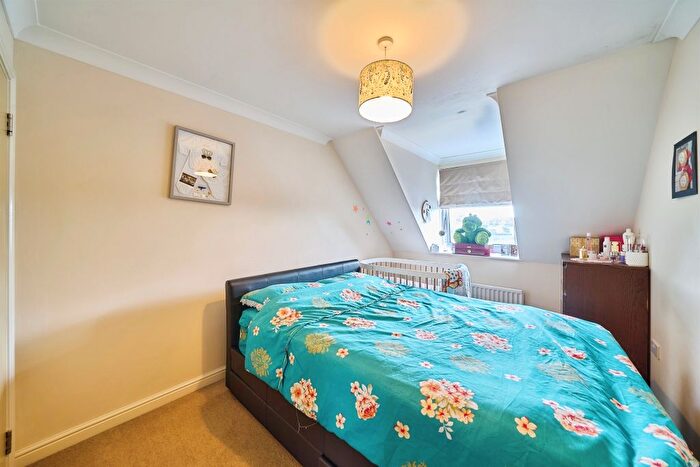 1 Bedroom Flat For Sale In Harwoods Road, Watford, WD18