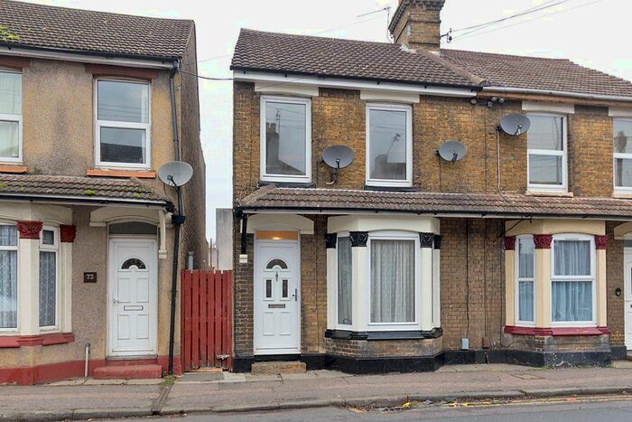 3 Bedroom Semi-Detached House To Rent In Chalkwell Road, Sittingbourne, Kent, ME10