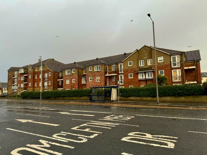 2 Bedroom Flat For Sale In Clifton Drive North, Blackpool, Lancashire, FY8