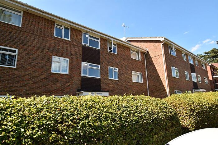 2 Bedroom Flat To Rent In Oakfield Drive, Reigate, RH2