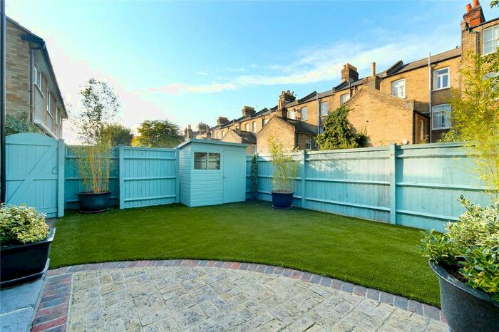 2 Bedroom Flat To Rent In Haynes Close, London, SE3