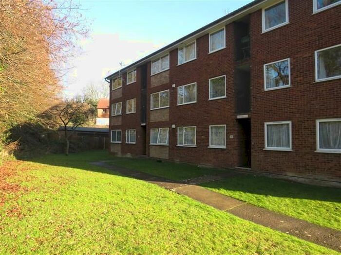 2 Bedroom Flat To Rent In Windsor Drive, High Wycombe HP13