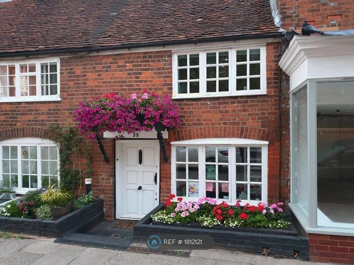 2 Bedroom Terraced House To Rent In High Street, Kings Langley Watford Hertfordshire, WD4