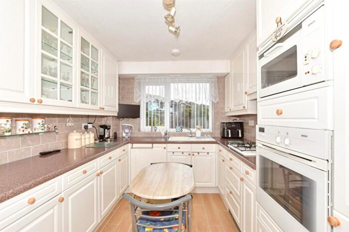 2 Bedroom Semi-Detached Bungalow For Sale In Kingfisher Gardens, Hythe, Kent, CT21