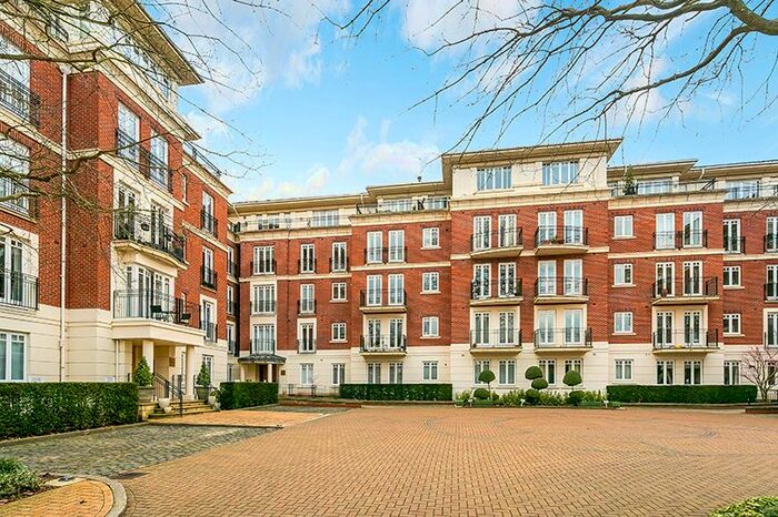1 Bedroom Flat To Rent In Clevedon Road, East Twickenham, TW1