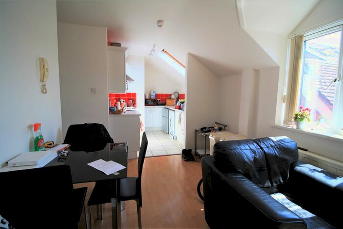 3 Bedroom Flat To Rent In Bartholomew Street West, Exeter, EX4
