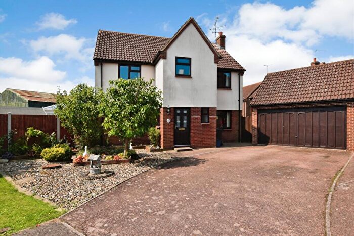 4 Bedroom Detached House For Sale In Blackwater Close, Heybridge Basin, CM9