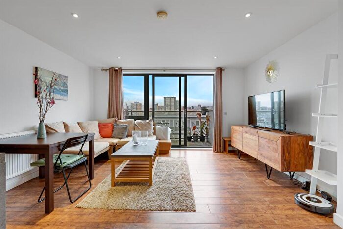 2 Bedroom Apartment For Sale In Felix Court, Poplar, E14