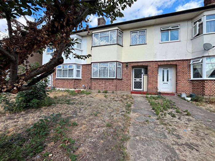 3 Bedroom Terraced House For Sale In High Road, Chadwell Heath, RM6