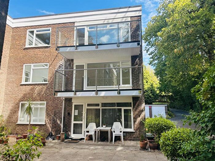 2 Bedroom Apartment To Rent In Branksome Wood Road, Bournemouth, BH4