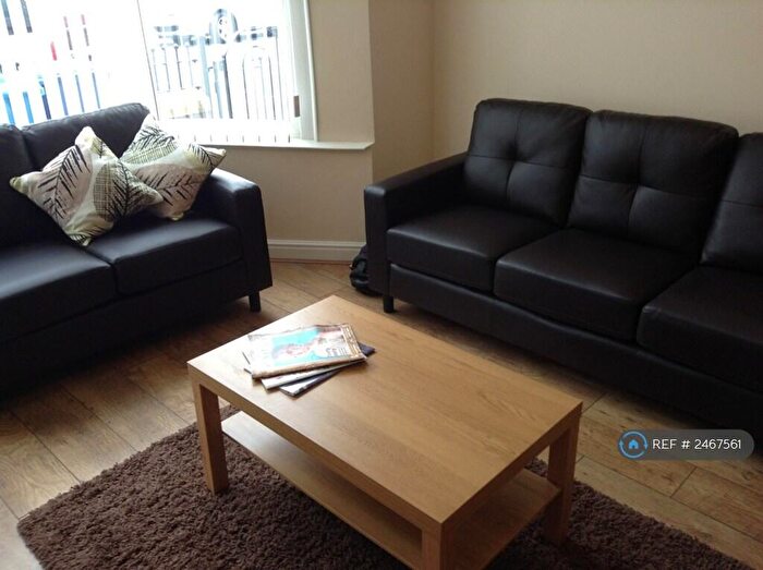 3 Bedroom Flat To Rent In De La Pole Avenue, Hull, HU3