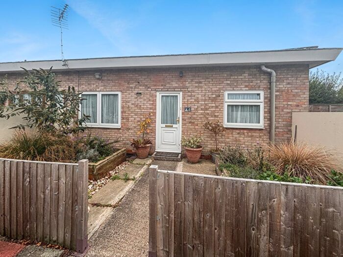 1 Bedroom Bungalow For Sale In Manor Mews, Park Drive, Brightlingsea, Colchester, CO7