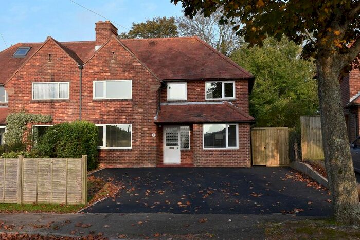 4 Bedroom Semi-Detached House To Rent In Kings Crescent, Lymington, SO41