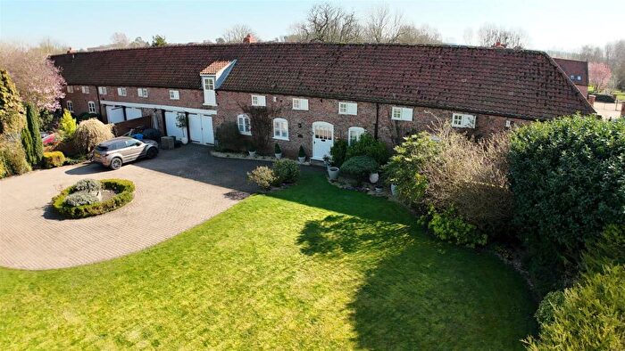 4 Bedroom Barn Conversion For Sale In Camerton Hall Lane, Camerton, Hull, HU12