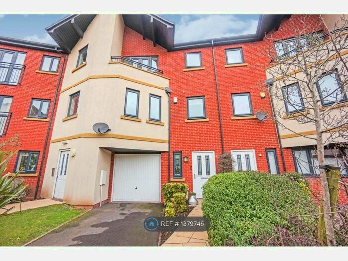 5 Bedroom Terraced House To Rent In Aldeney Close, Dudley, DY1