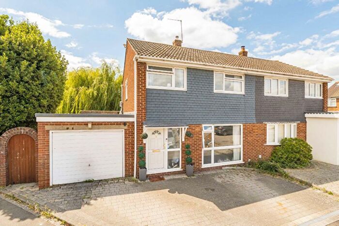 4 Bedroom Semi-Detached House For Sale In Howard Close, Sunbury-On-Thames, TW16