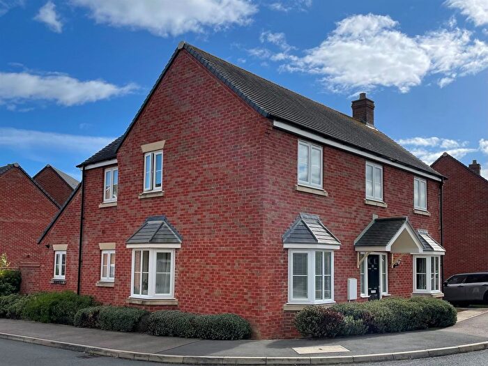 4 Bedroom Detached House For Sale In Hillfield Road, Oundle, Peterborough, PE8