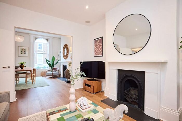 3 Bedroom Maisonette To Rent In Oakley Street, London, SW3