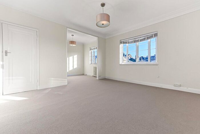 3 Bedroom Flat For Sale In Watchfield Court, London, W4