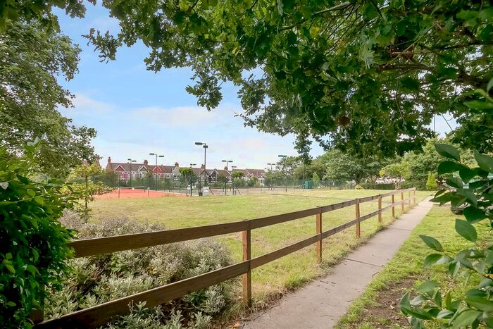 2 Bedroom Flat To Rent In Holland Road, Kensal Rise, London, NW10