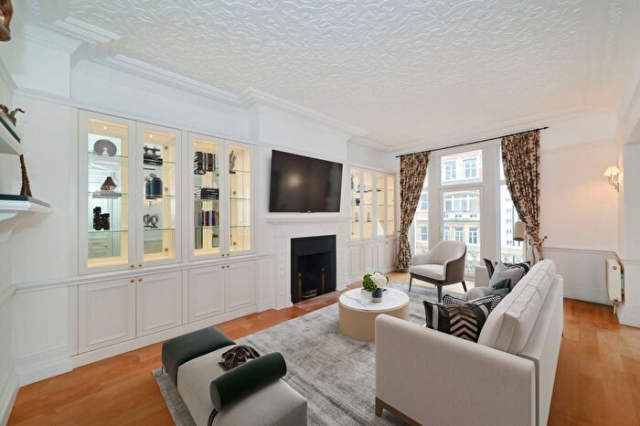3 Bedroom Flat To Rent In Knightsbridge, London, SW1X