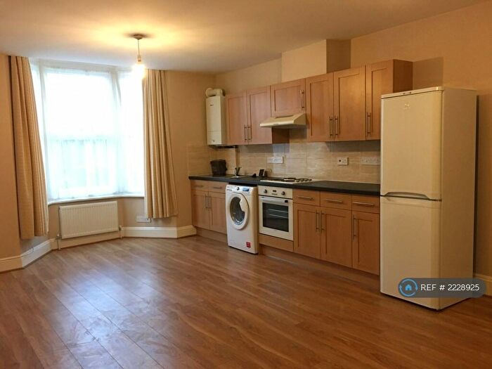 2 Bedroom Flat To Rent In Manor Road, Bristol, BS7
