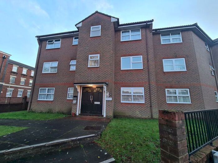 1 Bedroom Flat To Rent In Elms Road, Aldershot, GU11