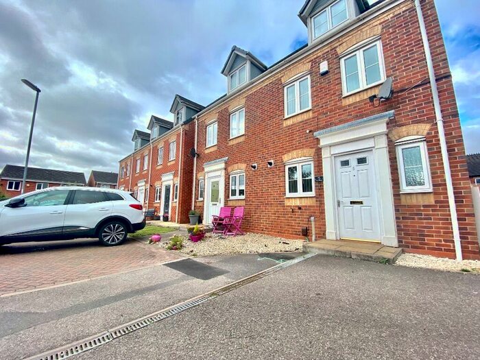3 Bedroom Semi-Detached House To Rent In Perry Close, Tamworth, B79