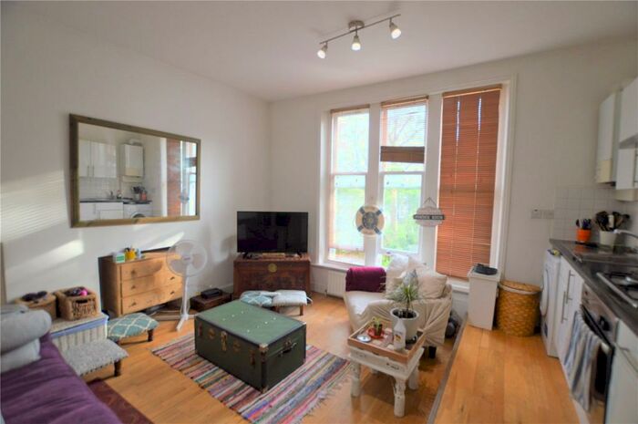 1 Bedroom Apartment To Rent In Gatestone Road, London, SE19