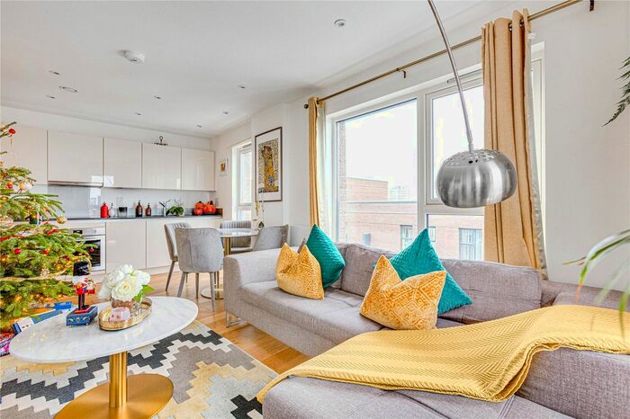 2 Bedroom Flat To Rent In Bradley Road, London, SW4